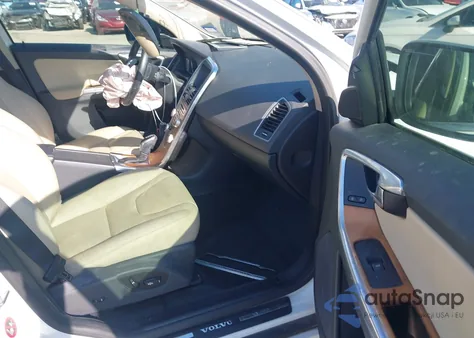 2017 Volvo Xc60 T5 Inscription z USA, uszkodzony, nr VIN YV440MDU1H2196016